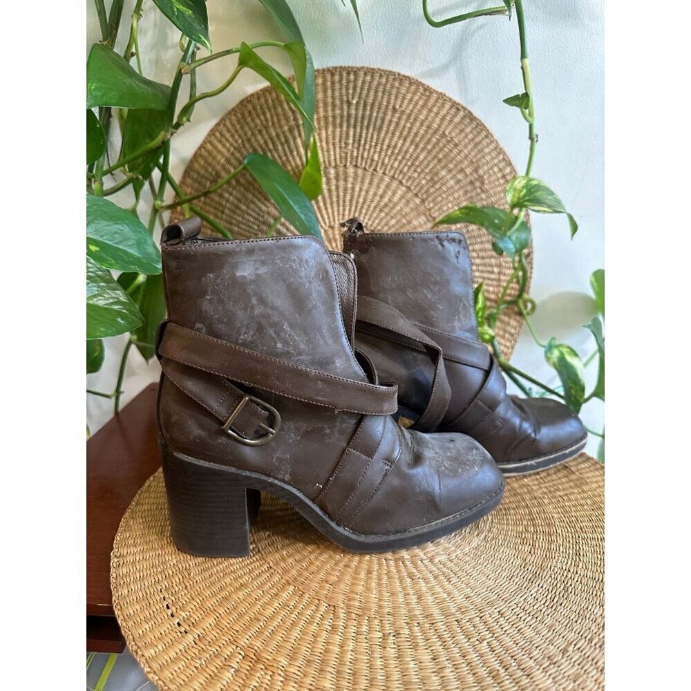 Street Beat women’s size 7.5 brown boots